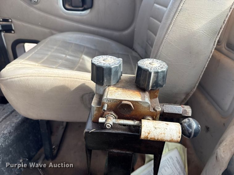 image for item DW5200 2001 Mack CH613 truck cab and chassis