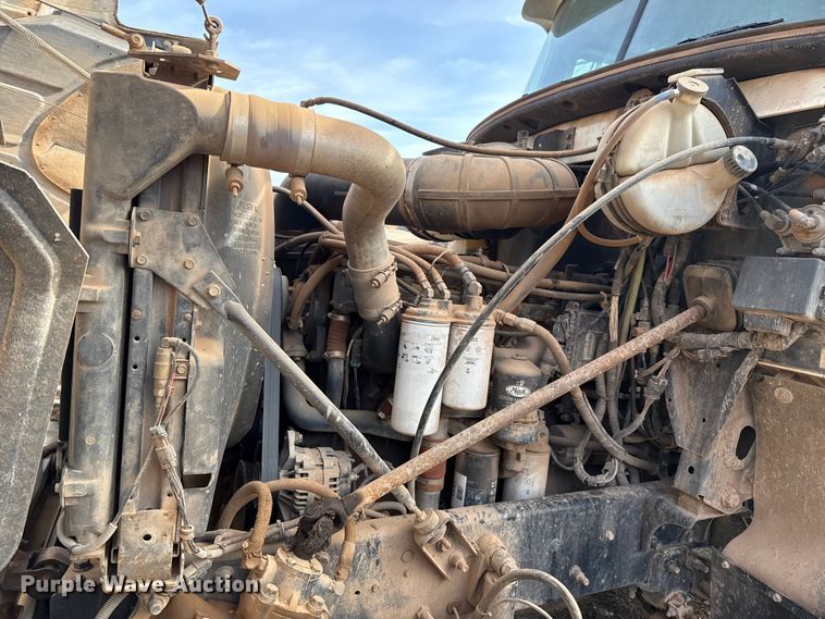 image for item DW5200 2001 Mack CH613 truck cab and chassis