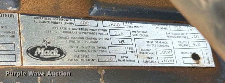 image for item DW5200 2001 Mack CH613 truck cab and chassis