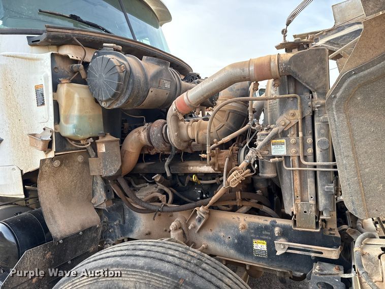 image for item DW5200 2001 Mack CH613 truck cab and chassis