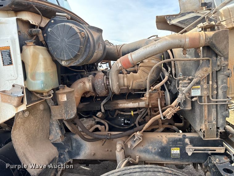 image for item DW5200 2001 Mack CH613 truck cab and chassis