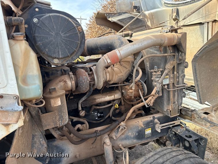 image for item DW5200 2001 Mack CH613 truck cab and chassis