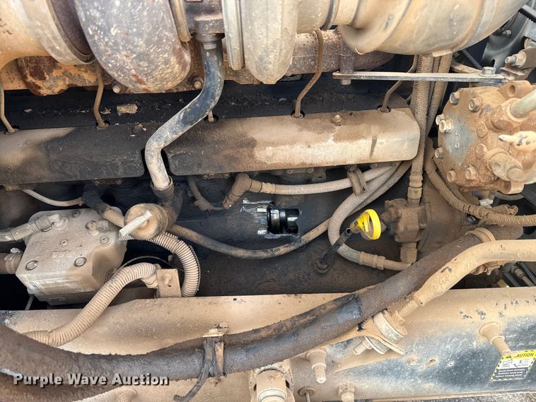 image for item DW5200 2001 Mack CH613 truck cab and chassis