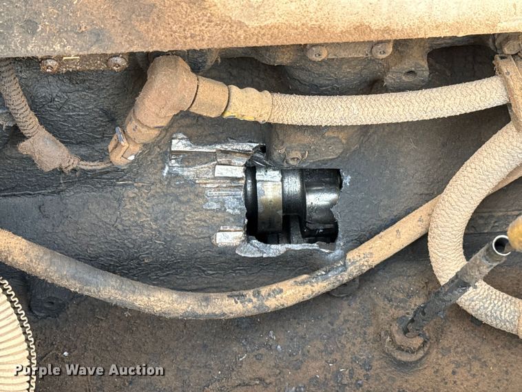 image for item DW5200 2001 Mack CH613 truck cab and chassis