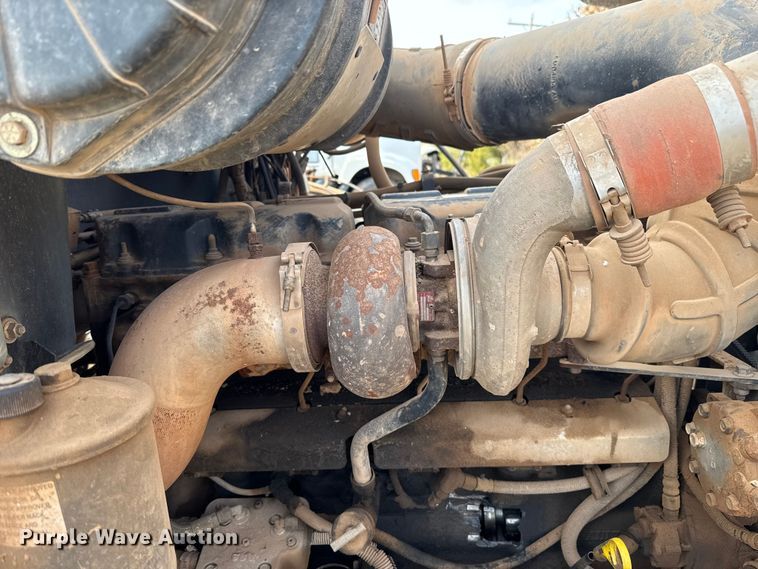 image for item DW5200 2001 Mack CH613 truck cab and chassis