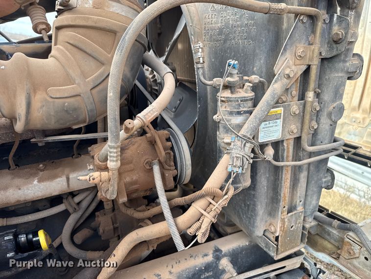 image for item DW5200 2001 Mack CH613 truck cab and chassis