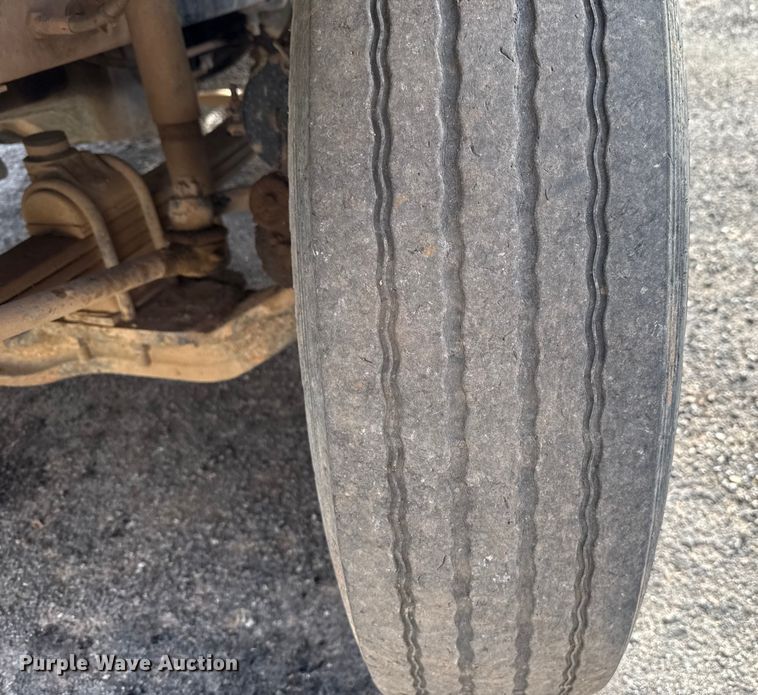 image for item DW5200 2001 Mack CH613 truck cab and chassis