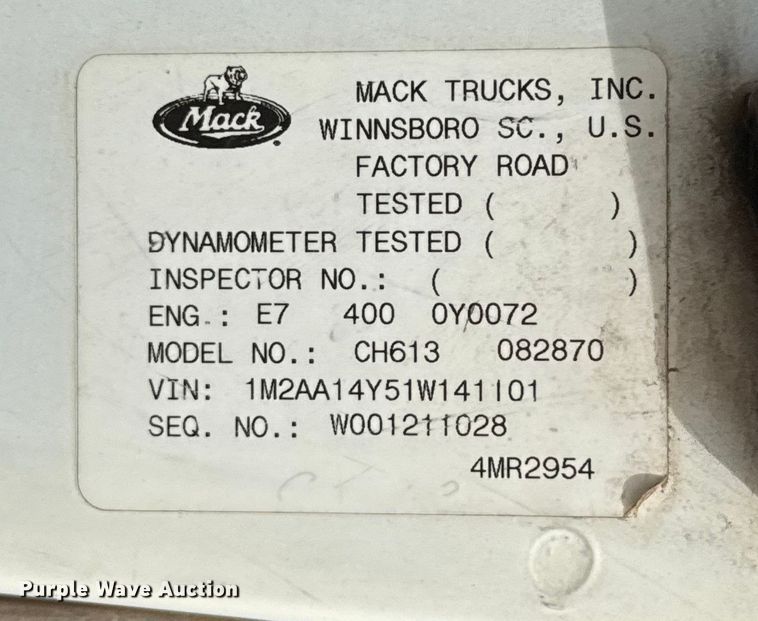 image for item DW5200 2001 Mack CH613 truck cab and chassis