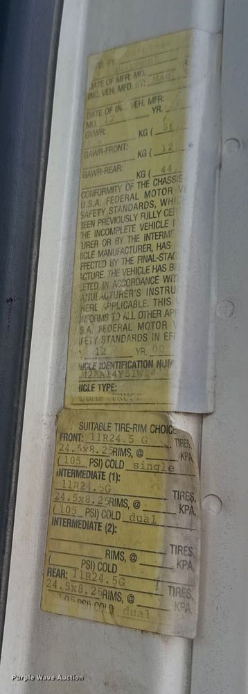 image for item DW5200 2001 Mack CH613 truck cab and chassis