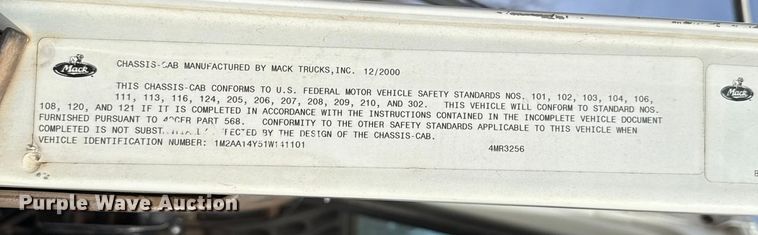 image for item DW5200 2001 Mack CH613 truck cab and chassis