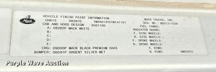 image for item DW5200 2001 Mack CH613 truck cab and chassis