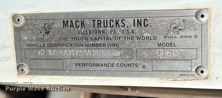 image for item DW5200 2001 Mack CH613 truck cab and chassis