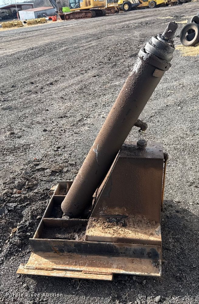 image for item DW5202 McClain Galion 502F dump bed