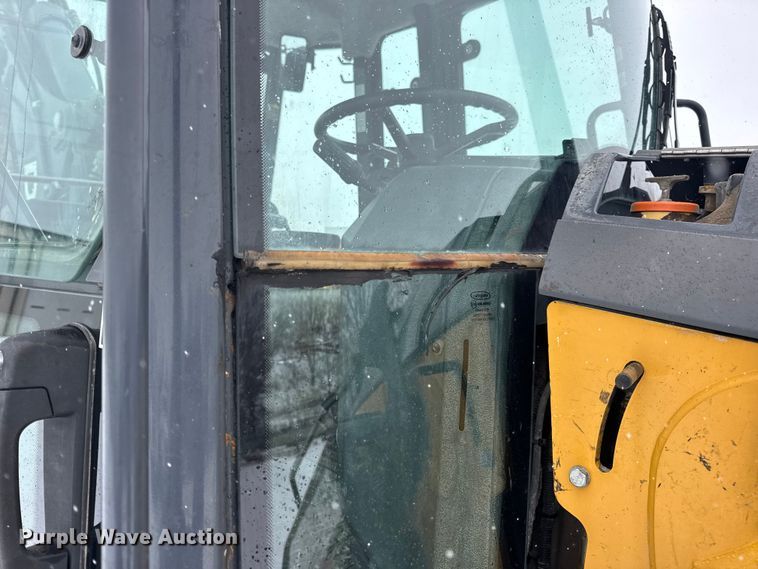 image for item DW6684 2019 John Deere 310SL HL backhoe