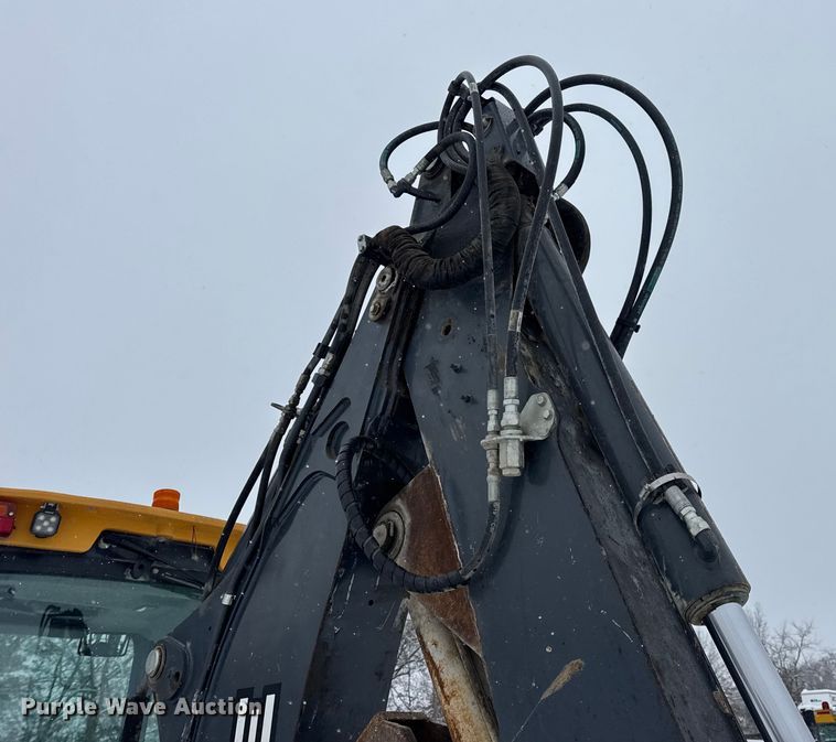 image for item DW6684 2019 John Deere 310SL HL backhoe