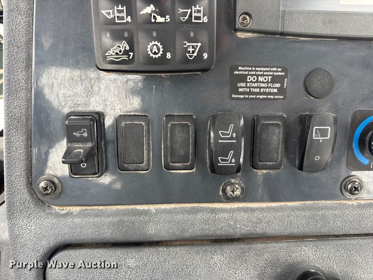 image for item DW6684 2019 John Deere 310SL HL backhoe