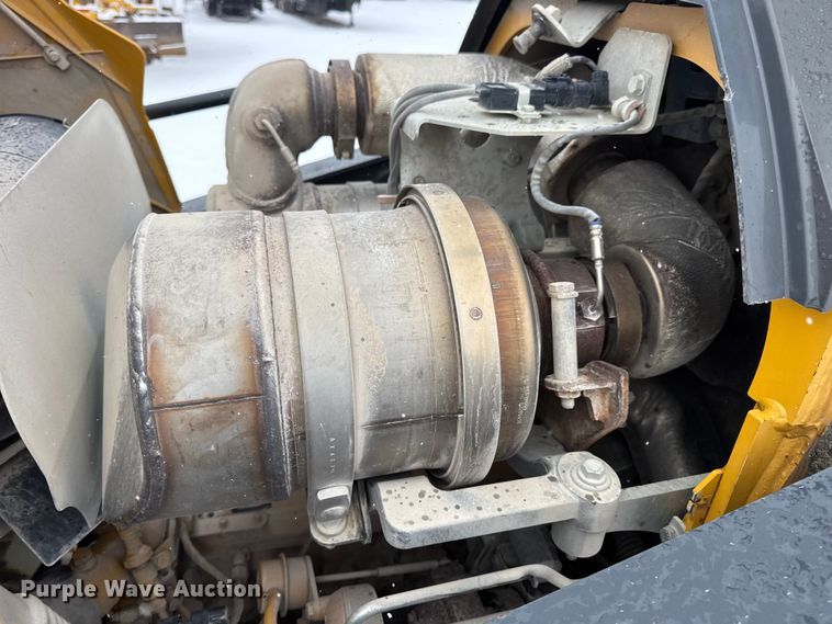 image for item DW6684 2019 John Deere 310SL HL backhoe