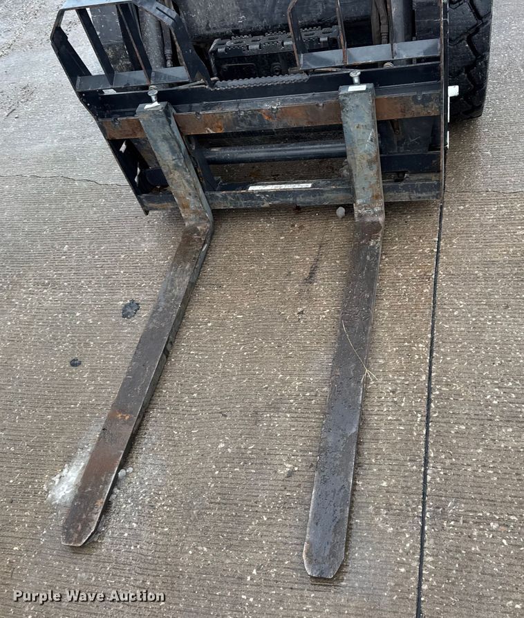 image for item DW6692 2015 Bobcat S450 Skid Steer