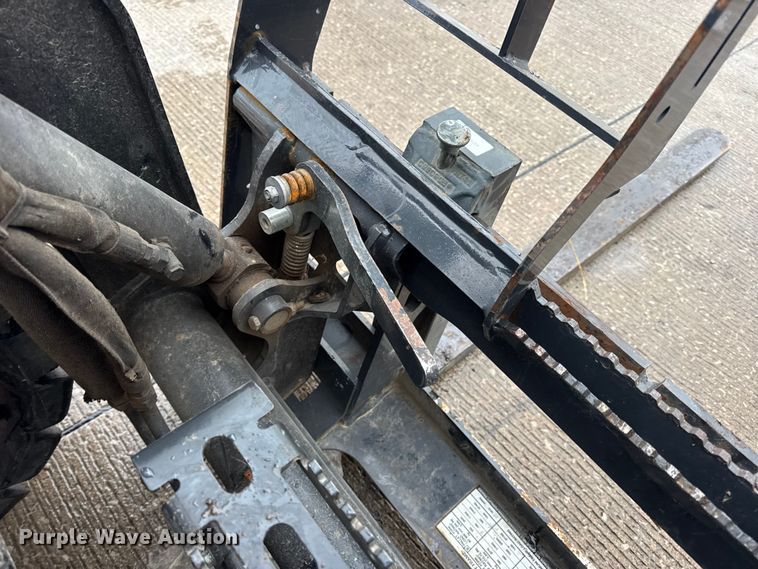 image for item DW6692 2015 Bobcat S450 Skid Steer