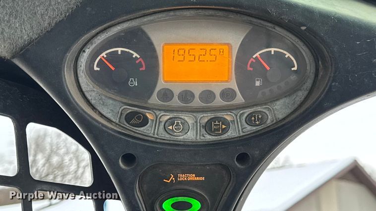 image for item DW6692 2015 Bobcat S450 Skid Steer