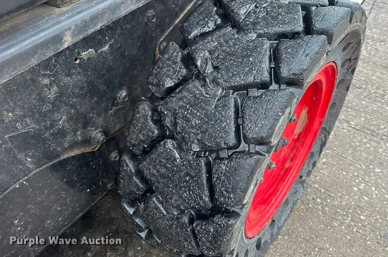 image for item DW6692 2015 Bobcat S450 Skid Steer