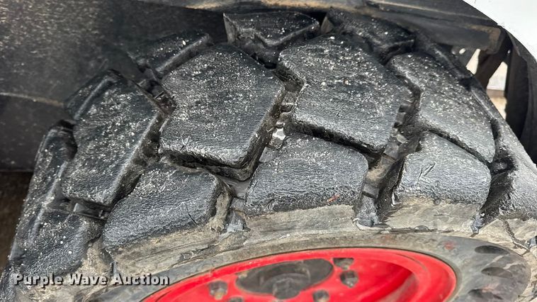 image for item DW6692 2015 Bobcat S450 Skid Steer