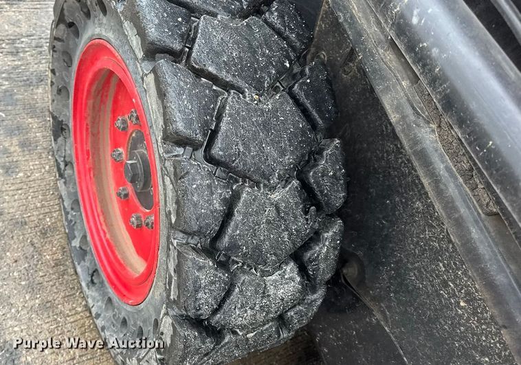 image for item DW6692 2015 Bobcat S450 Skid Steer