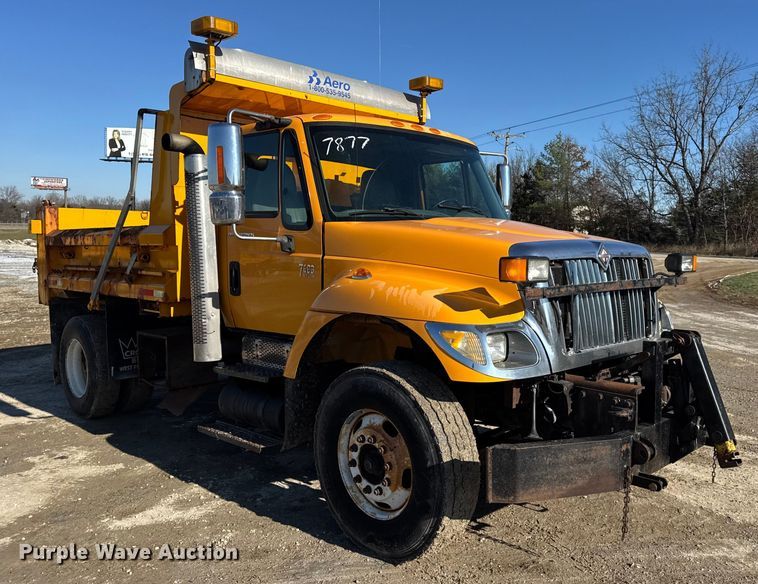 image for item DW6703 2006 International 7400 dump truck