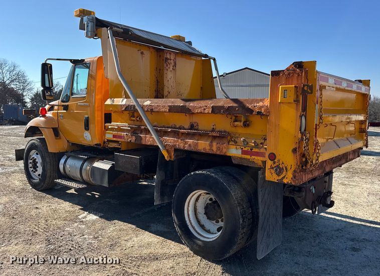 image for item DW6703 2006 International 7400 dump truck