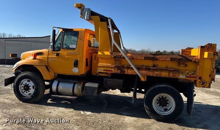 image for item DW6703 2006 International 7400 dump truck