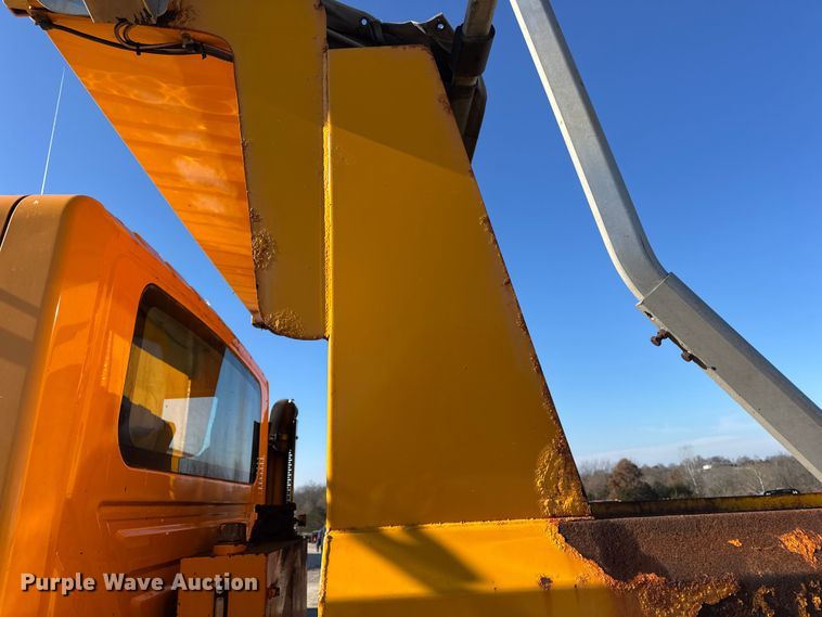 image for item DW6703 2006 International 7400 dump truck