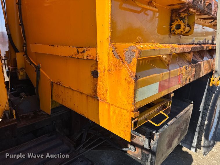 image for item DW6703 2006 International 7400 dump truck