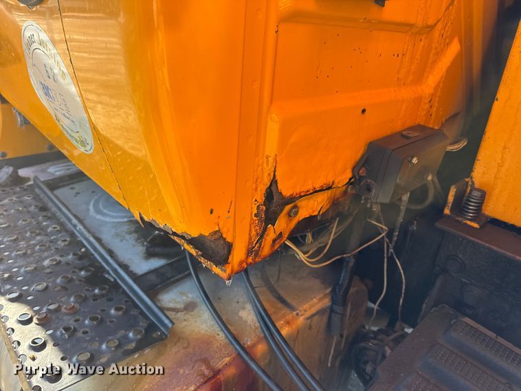 image for item DW6703 2006 International 7400 dump truck