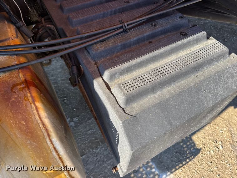 image for item DW6703 2006 International 7400 dump truck