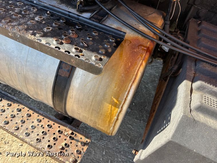 image for item DW6703 2006 International 7400 dump truck