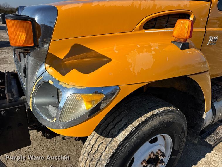 image for item DW6703 2006 International 7400 dump truck