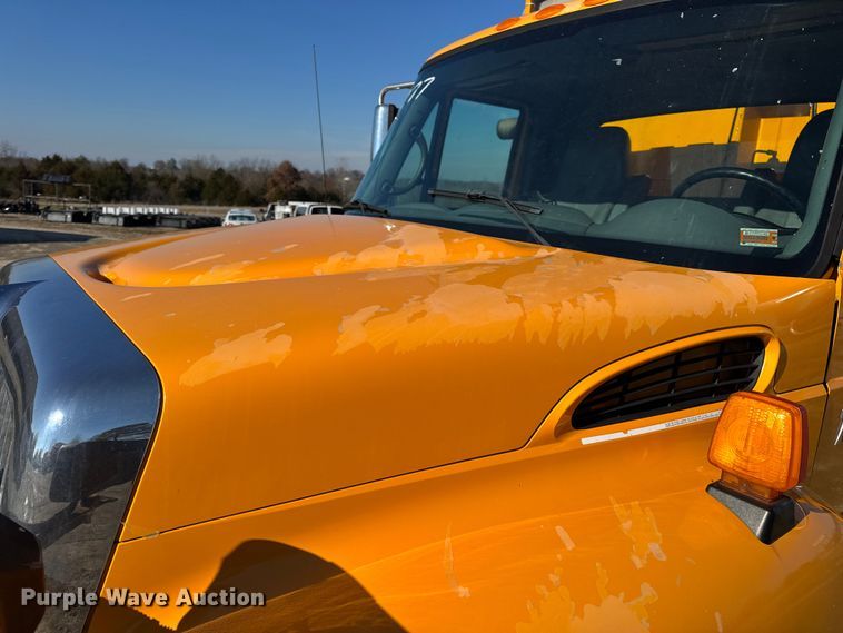 image for item DW6703 2006 International 7400 dump truck