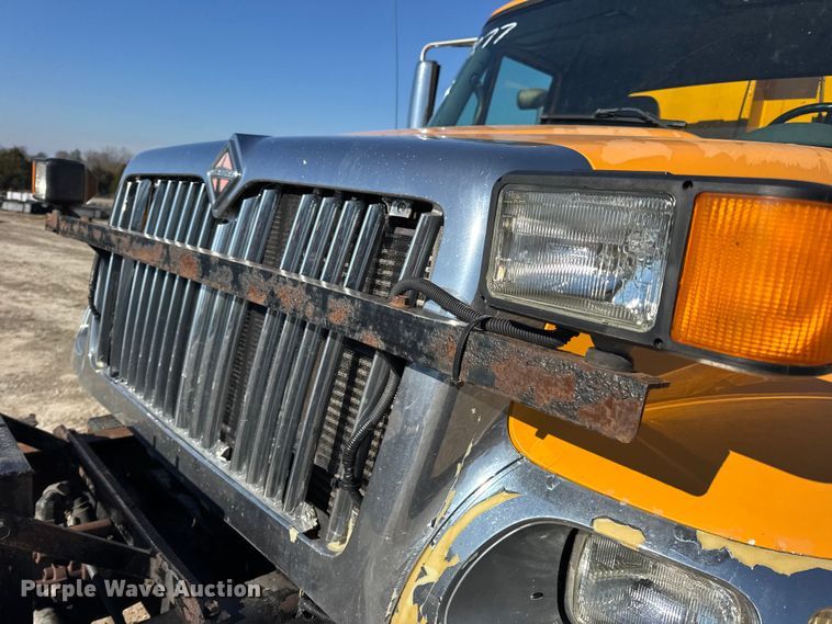 image for item DW6703 2006 International 7400 dump truck