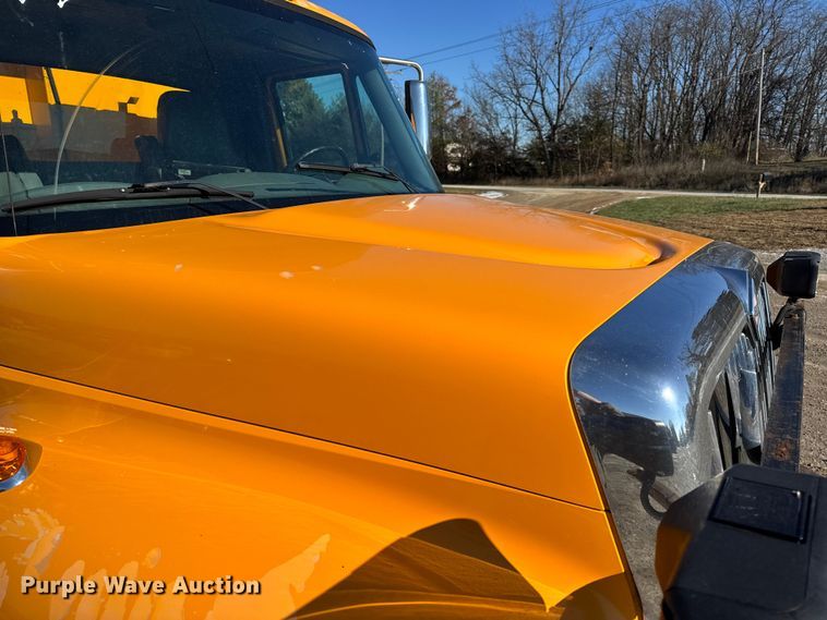 image for item DW6703 2006 International 7400 dump truck