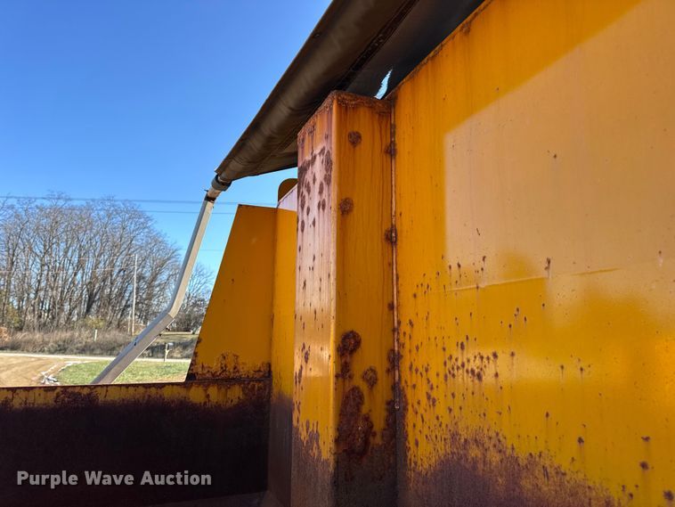 image for item DW6703 2006 International 7400 dump truck