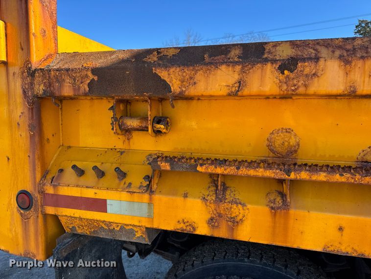 image for item DW6703 2006 International 7400 dump truck