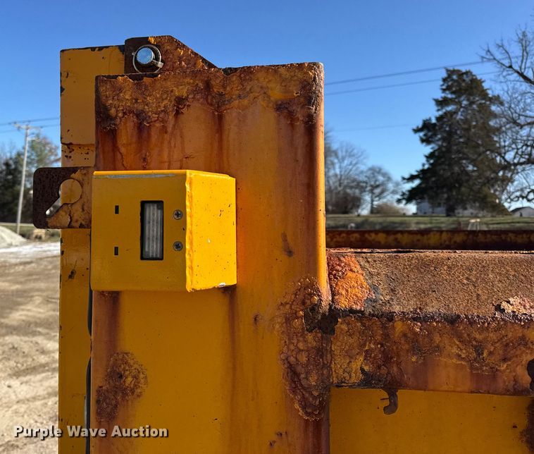 image for item DW6703 2006 International 7400 dump truck