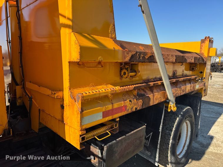 image for item DW6703 2006 International 7400 dump truck