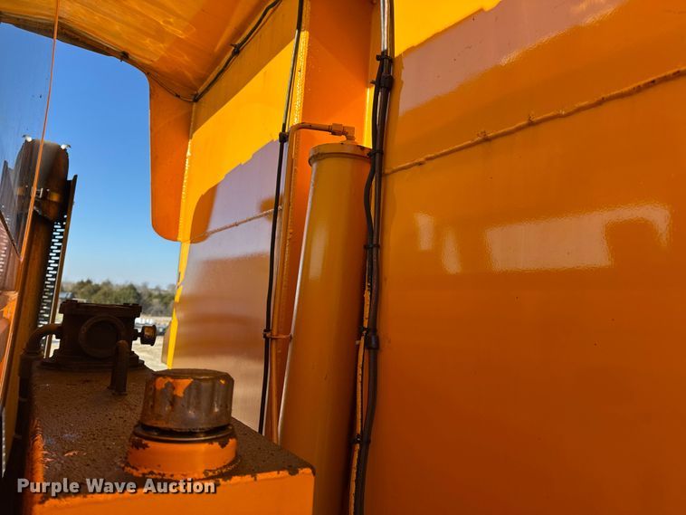 image for item DW6703 2006 International 7400 dump truck