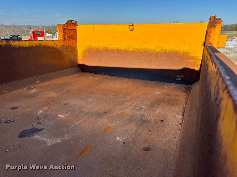 image for item DW6703 2006 International 7400 dump truck