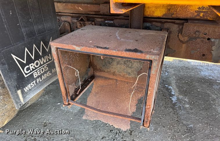 image for item DW6703 2006 International 7400 dump truck