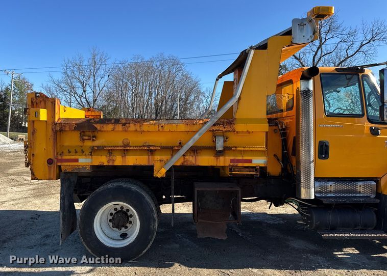 image for item DW6703 2006 International 7400 dump truck