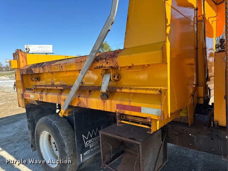 image for item DW6703 2006 International 7400 dump truck