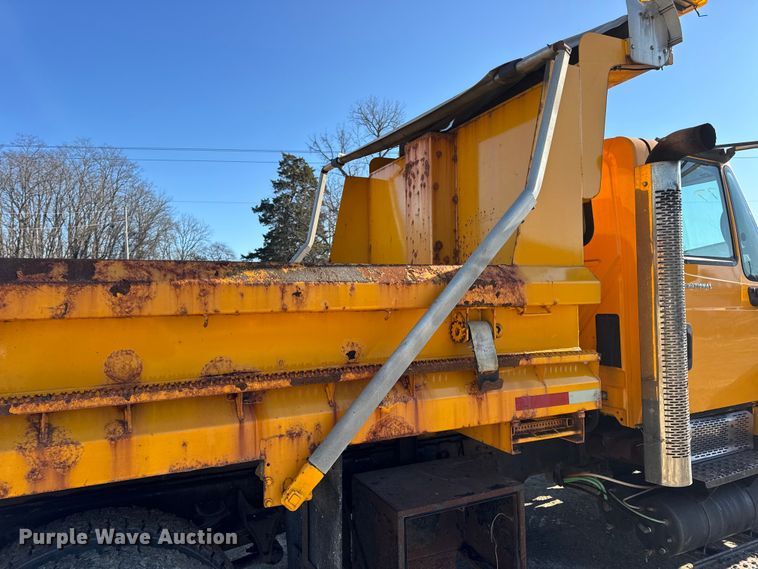 image for item DW6703 2006 International 7400 dump truck