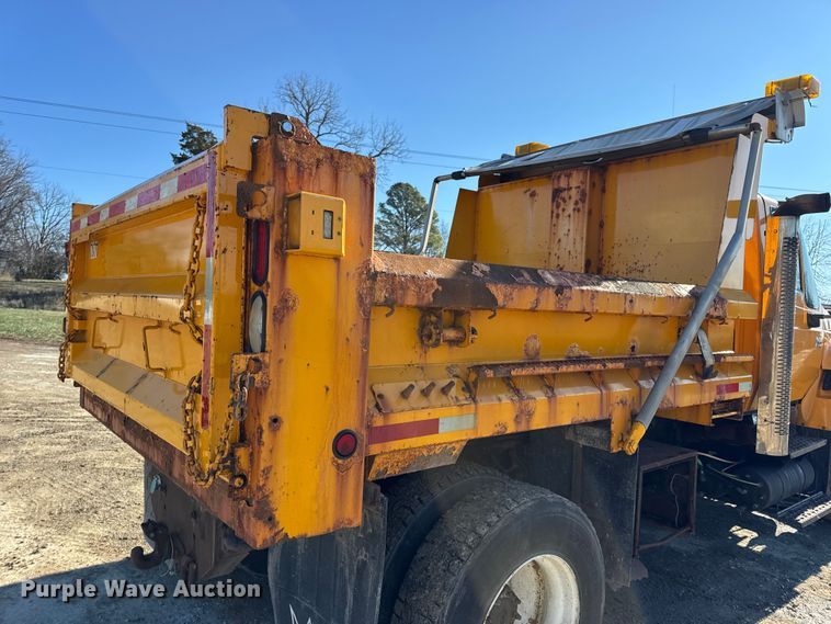 image for item DW6703 2006 International 7400 dump truck